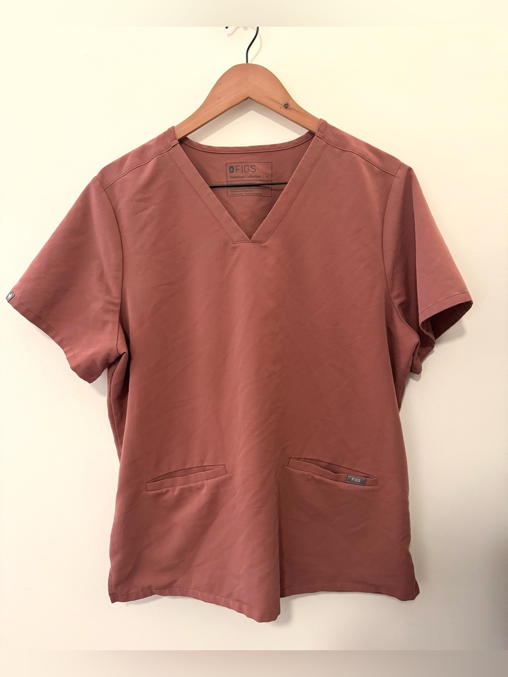 FIGS Casma Three Pocket Scrub Top Clay Terracotta Women’s XL